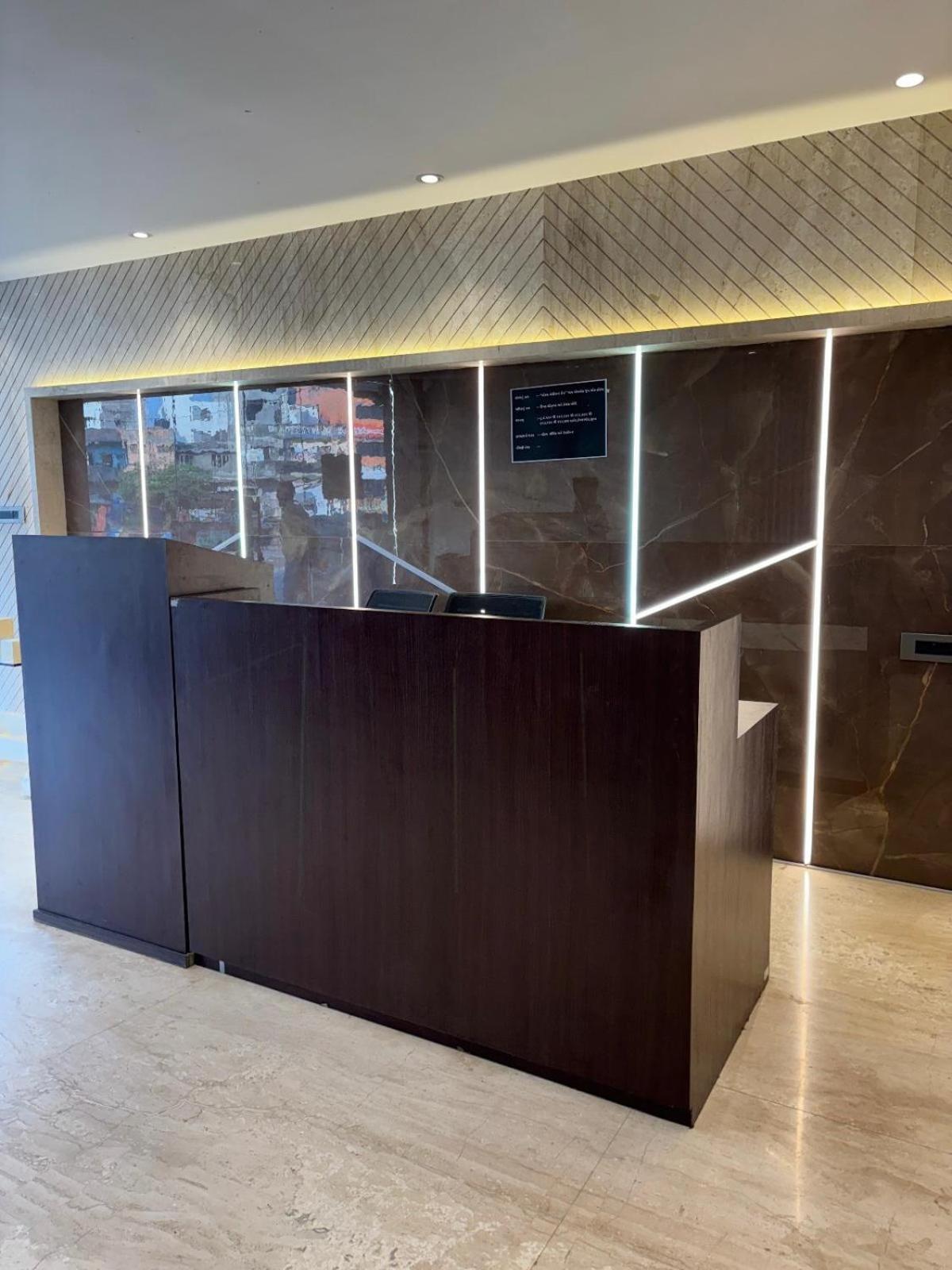 Hotel Elegant Inn Surat Esterno foto