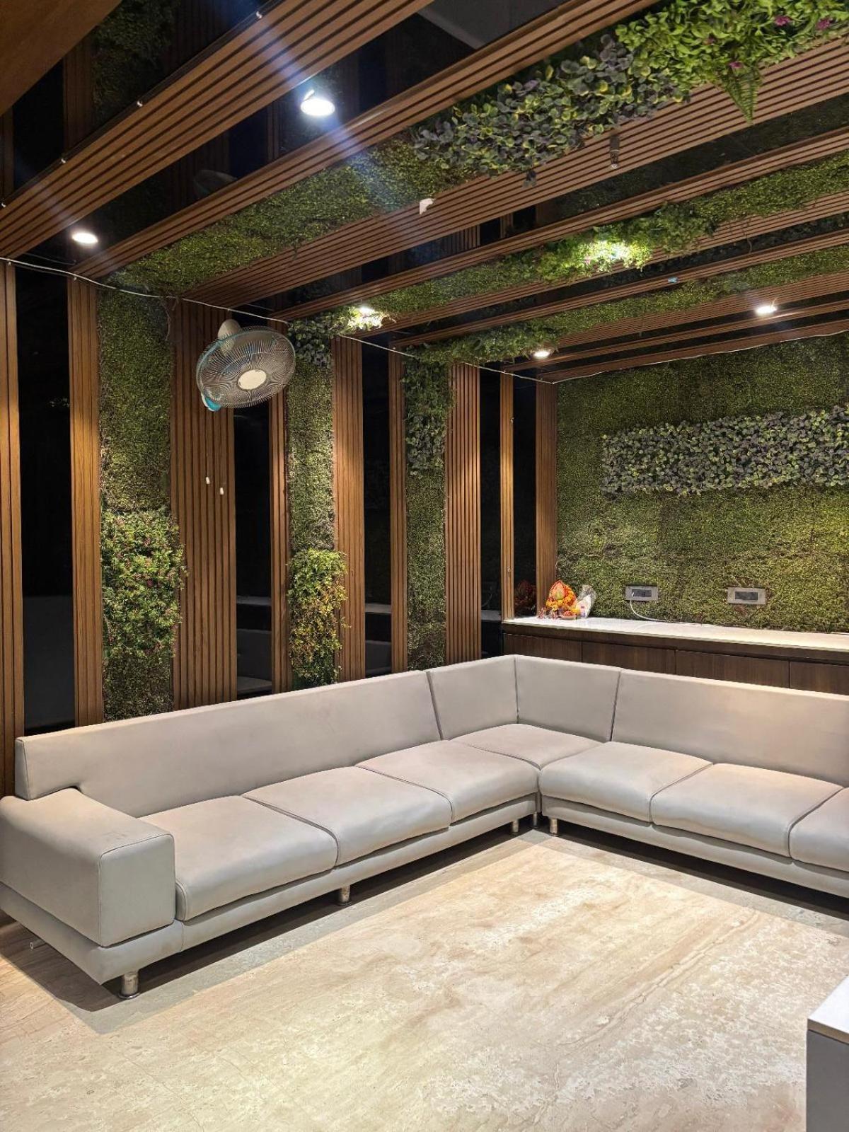 Hotel Elegant Inn Surat Esterno foto